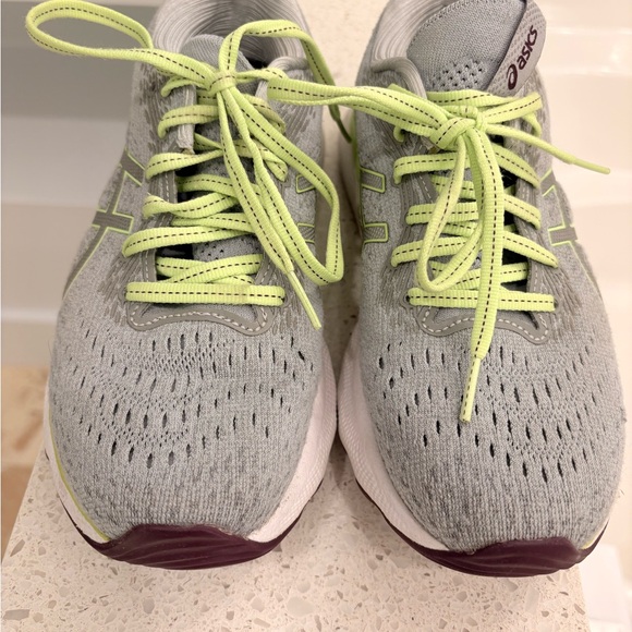 ASICS Women's Athletic Shoes in Gray with Lime Laces - Picture 1 of 5